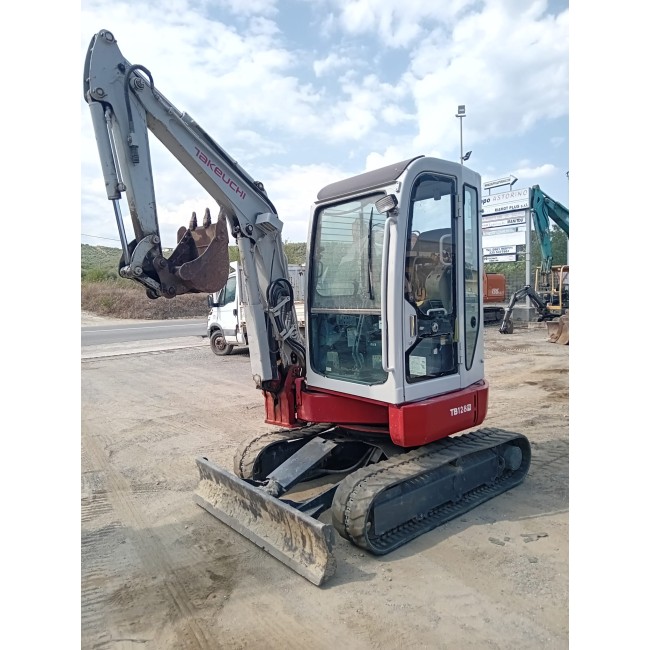 Miniescavatore Takeuchi TB128FR