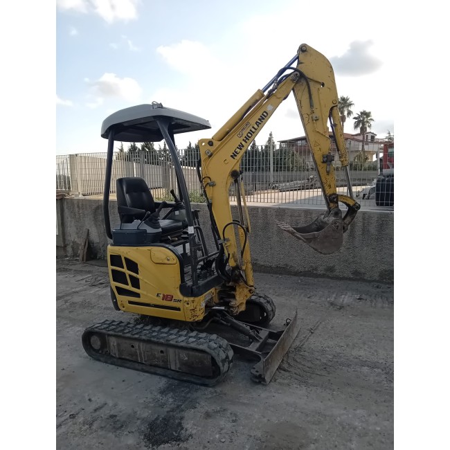 Miniescavatore New Holland E18SR